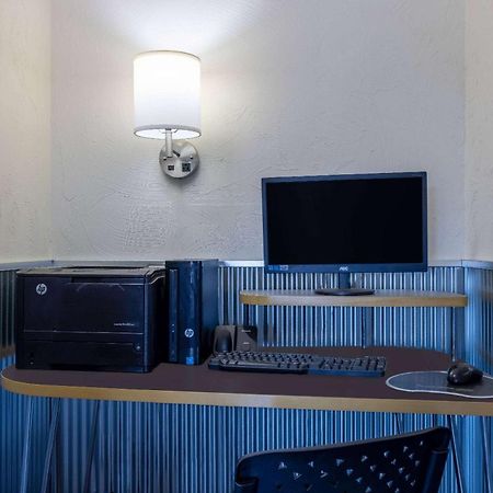 Travelodge By Wyndham Livingston Exteriér fotografie