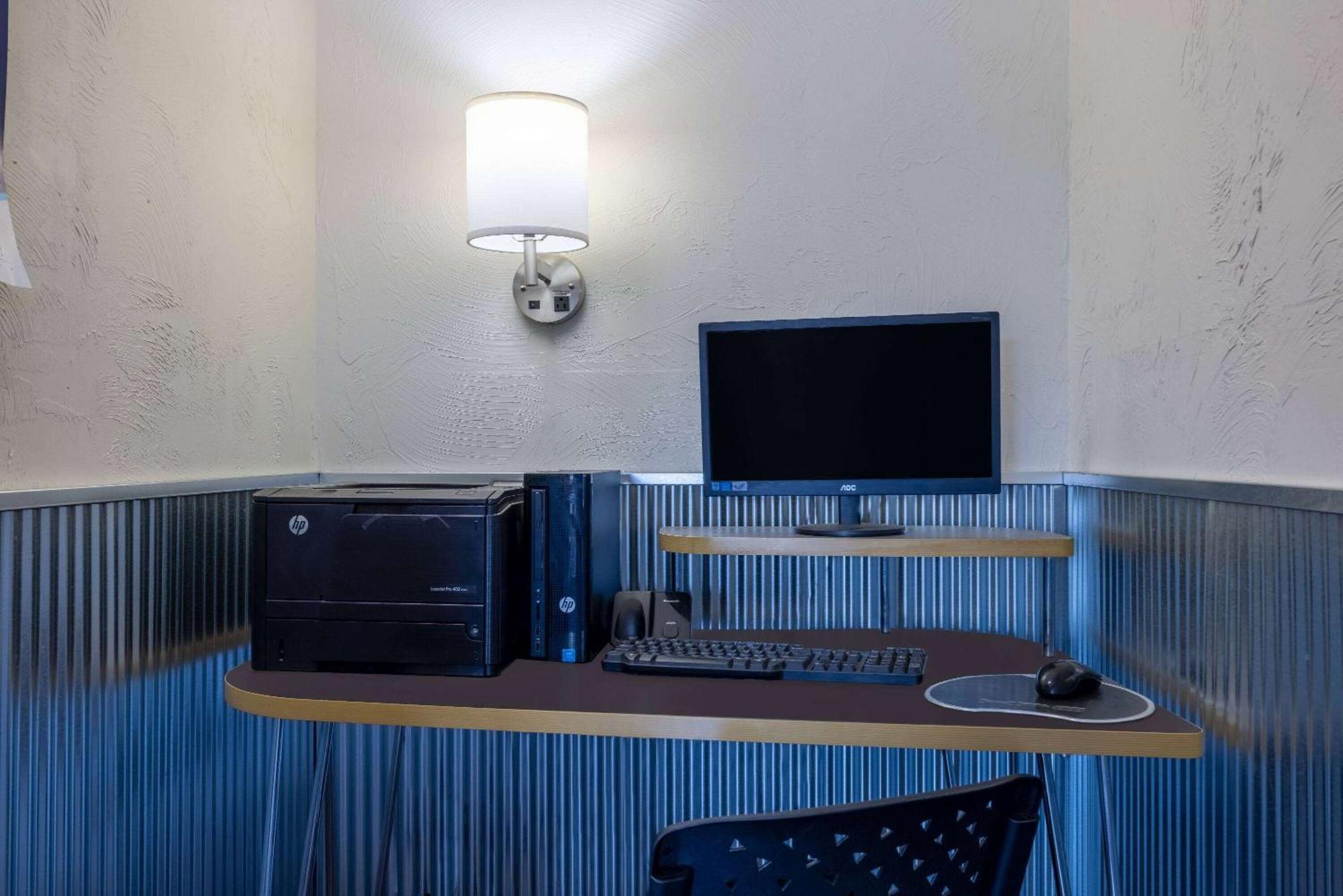Travelodge By Wyndham Livingston Exteriér fotografie